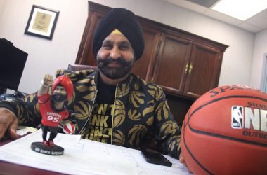 Rencontre avec Nav Bhatia, « superfan » le plus emblématique des Raptors